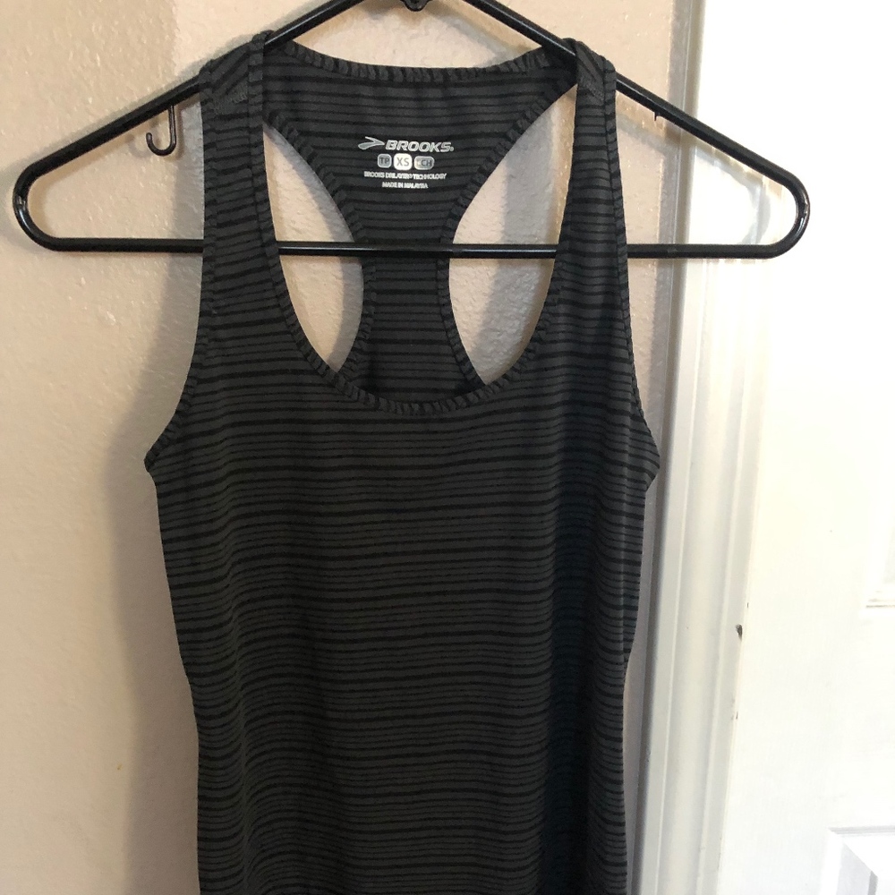 Brooks Pick-up running tank. Size XS